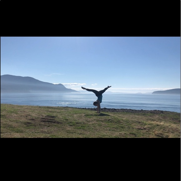 Meet your Posher, Emily - Picture 2 of 2